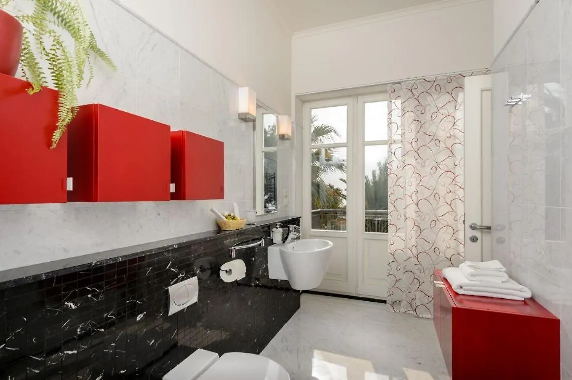Luxury Seafront Villa Castello Split With Private Heated Pool, Jacuzzi And Sauna At The Beach In Split Croacia