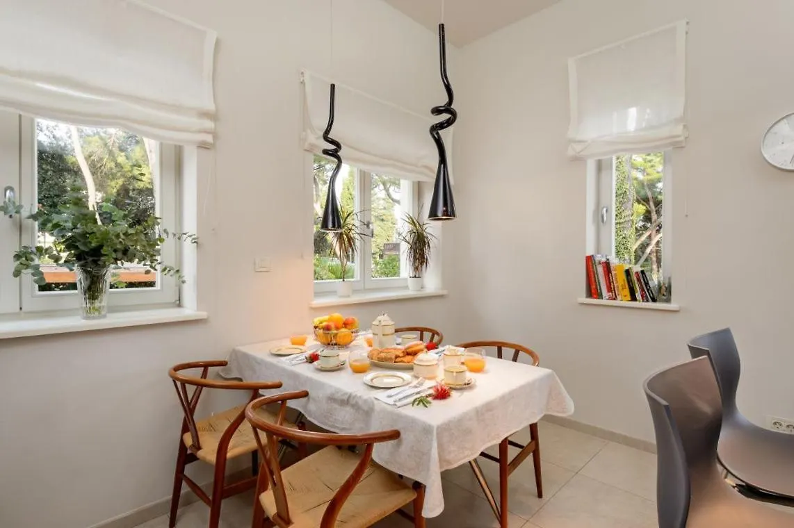 Luxury Seafront Villa Castello Split With Private Heated Pool, Jacuzzi And Sauna At The Beach In Split