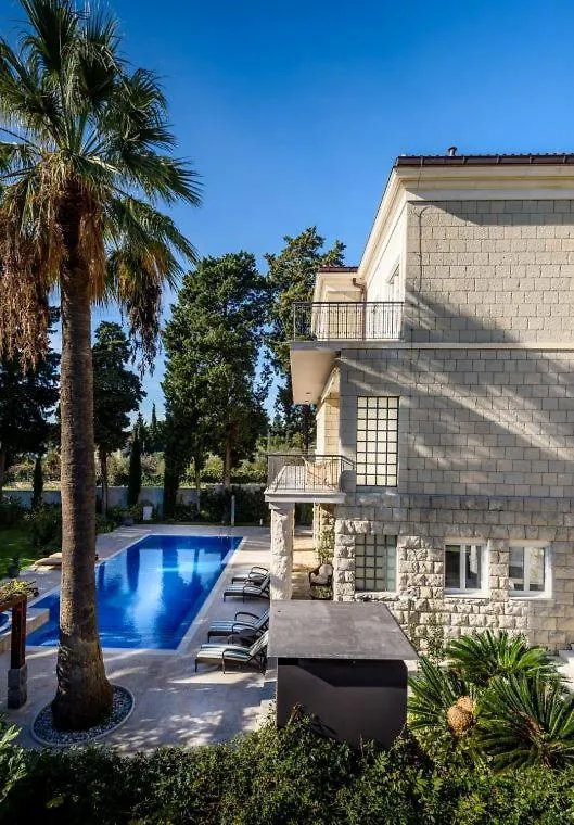 Luxury Seafront Villa Castello Split With Private Heated Pool, Jacuzzi And Sauna At The Beach In Split 0*,
