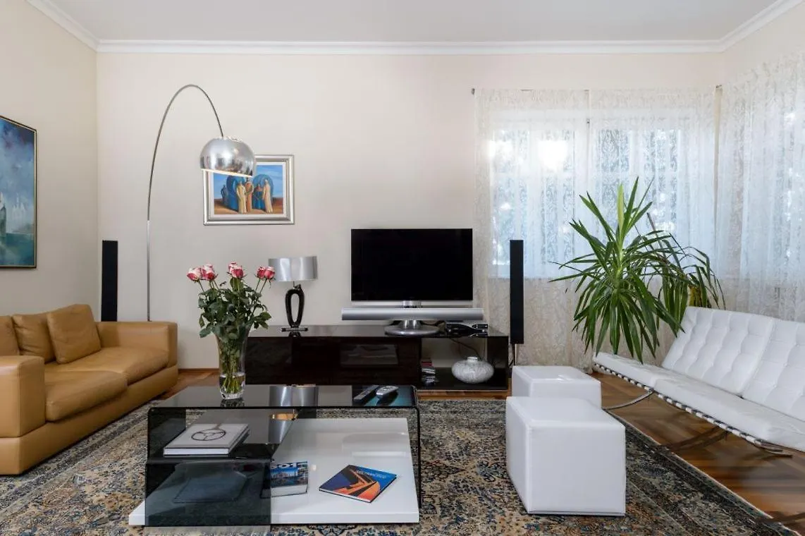 Luxury Seafront Villa Castello Split With Private Heated Pool, Jacuzzi And Sauna At The Beach In Split 0*,  Croacia