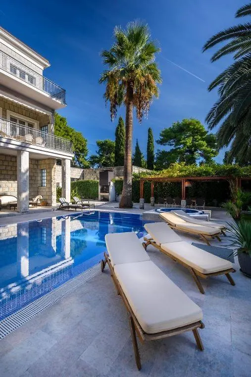 Luxury Seafront Villa Castello Split With Private Heated Pool, Jacuzzi And Sauna At The Beach In Split 0*,