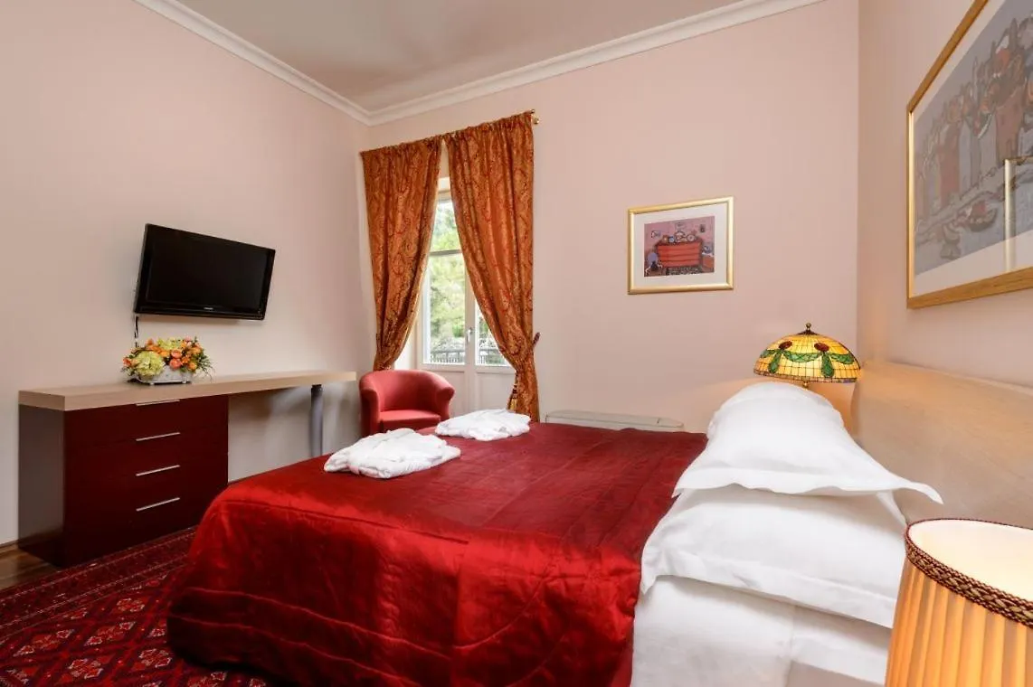 Luxury Seafront Villa Castello Split With Private Heated Pool, Jacuzzi And Sauna At The Beach In Split Croacia